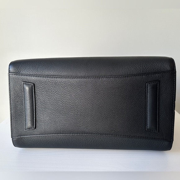 Givenchy Antigona Medium - Picture 11 of 15